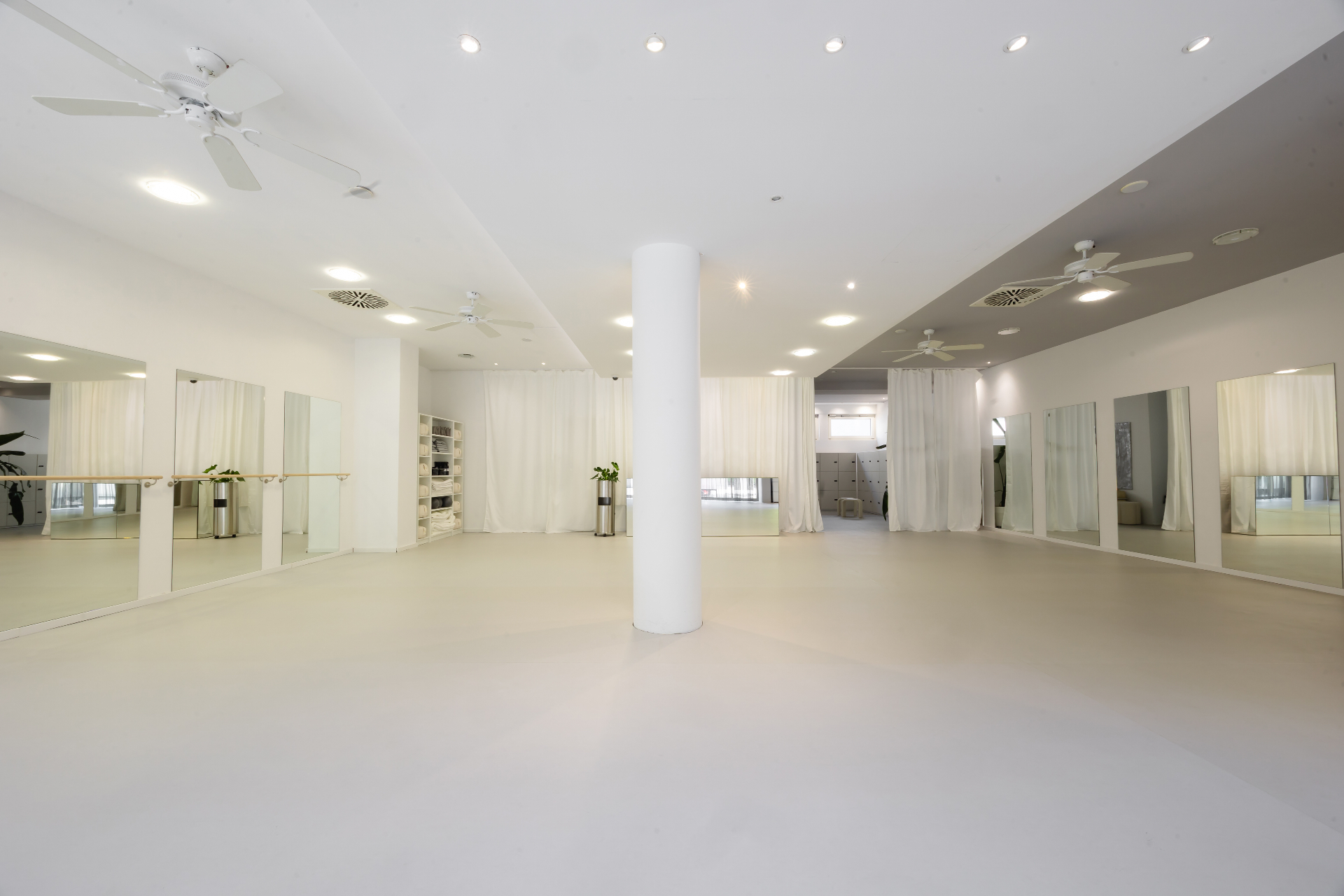Matten Studio Stuttgart — heller Mattenraum